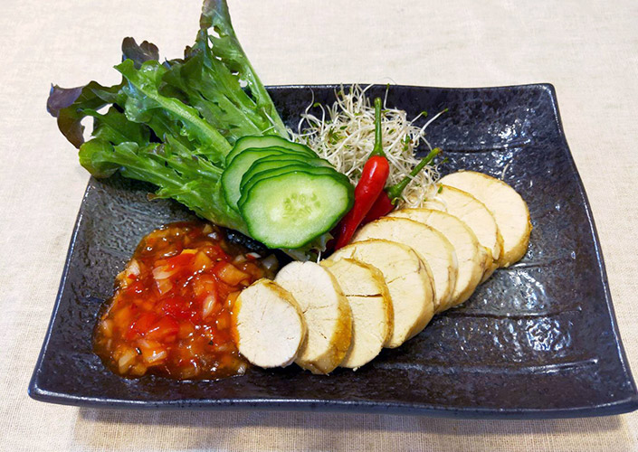 琥珀油魚卵切片佐泰式醬